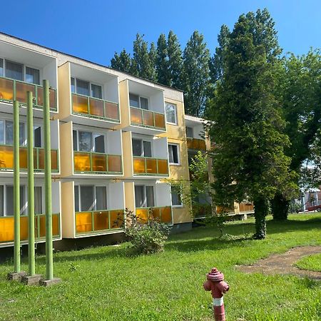 Aranypart Hostel Шиофок Экстерьер фото