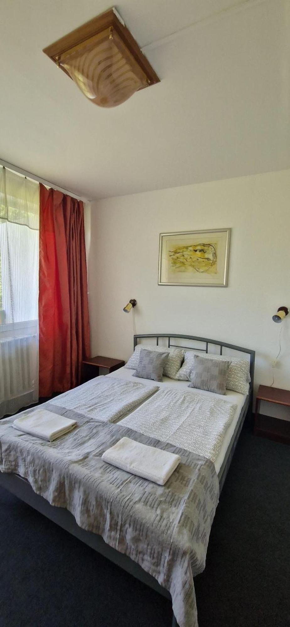 Aranypart Hostel Шиофок Экстерьер фото