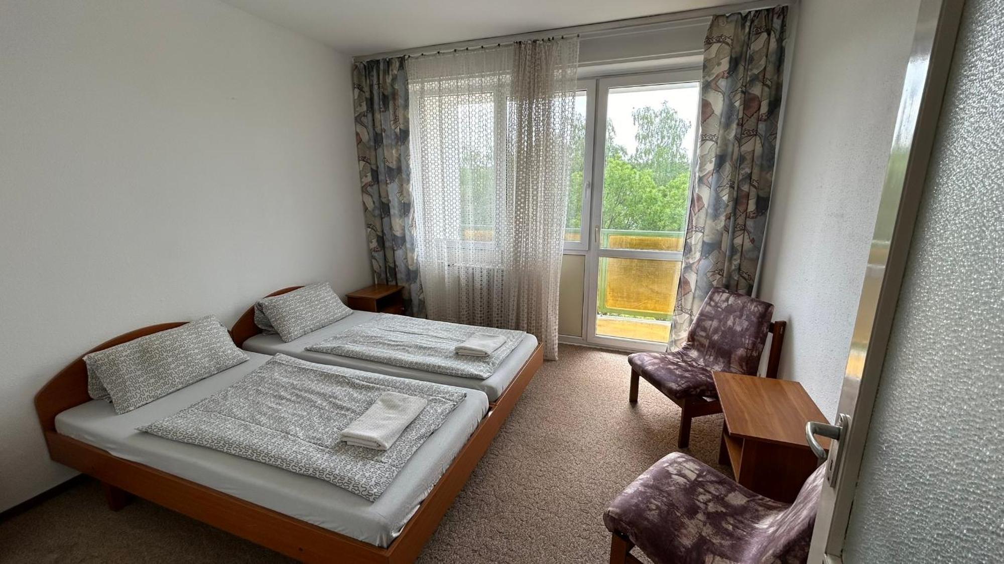Aranypart Hostel Шиофок Экстерьер фото