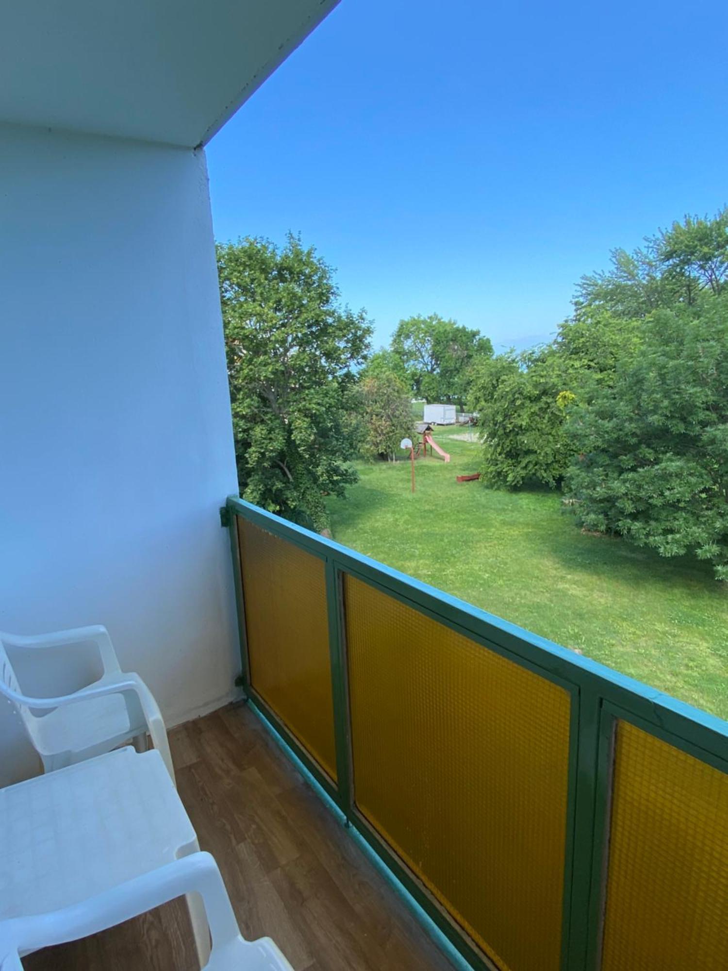 Aranypart Hostel Шиофок Экстерьер фото